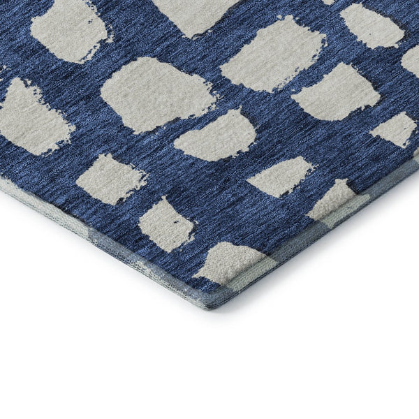 HomeRoots 8' Navy Blue & Ivory Cobblestone Washable Round Rug with UV Protection for Stylish, High-Traffic Areas 663368