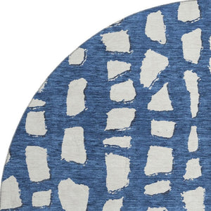 HomeRoots 8' Navy Blue & Ivory Cobblestone Washable Round Rug with UV Protection for Stylish, High-Traffic Areas 663368