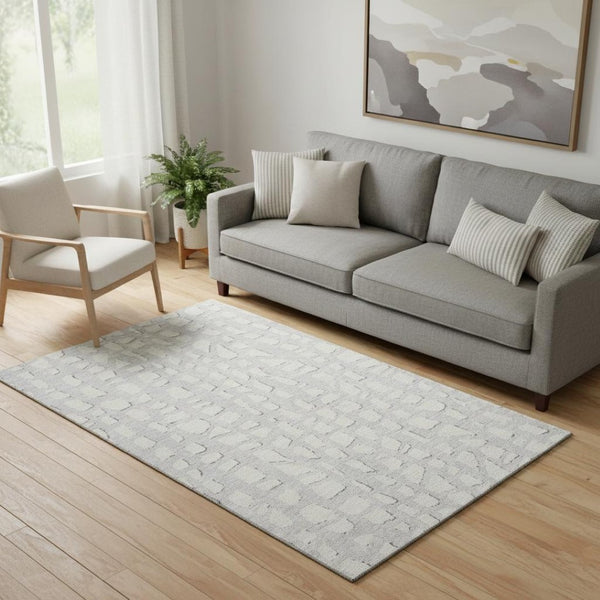 HomeRoots 5' X 8' Stylish Silver & Ivory Cobblestone Washable Area Rug with UV Protection for Modern Homes 663385