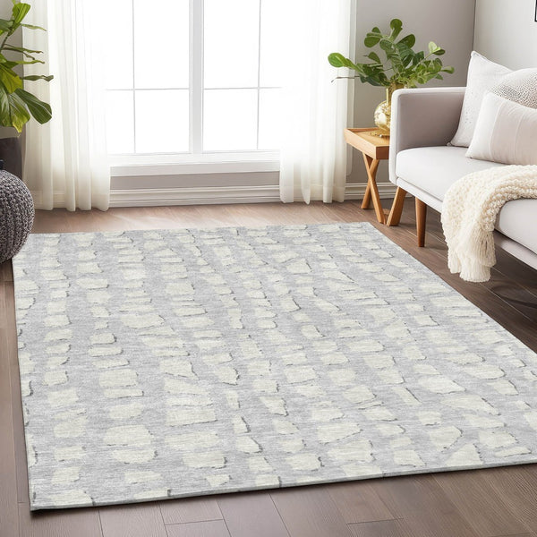 HomeRoots 5' X 8' Stylish Silver & Ivory Cobblestone Washable Area Rug with UV Protection for Modern Homes 663385