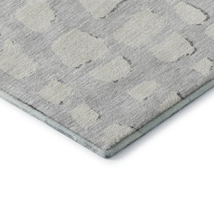 HomeRoots 5' X 8' Stylish Silver & Ivory Cobblestone Washable Area Rug with UV Protection for Modern Homes 663385