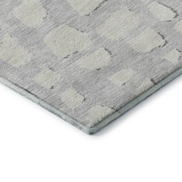 HomeRoots 5' X 8' Stylish Silver & Ivory Cobblestone Washable Area Rug with UV Protection for Modern Homes 663385