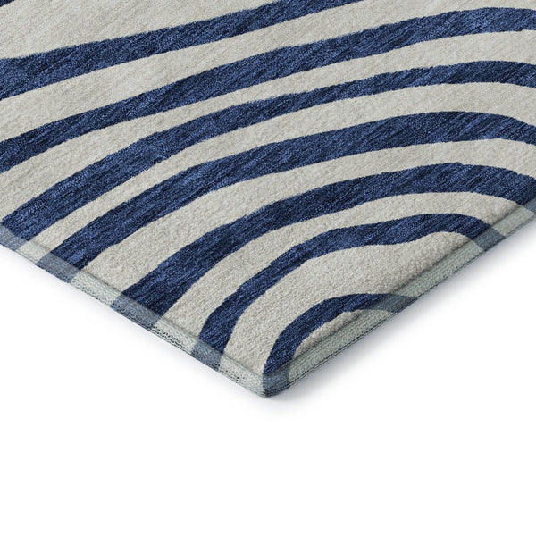 HomeRoots 8' Blue and Ivory Abstract Round Rug – Washable, UV-Protected, Durable for High-Traffic Areas! 664173