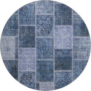 HomeRoots 8' Blue And Gray Patchwork Round Rug - Washable, UV Protected, Durable for High Traffic Homes 664651