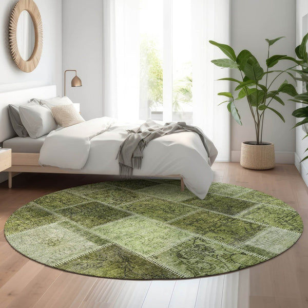 HomeRoots 8' Olive Green and Gray Patchwork Round Rug - Stylish, Durable, Washable with UV Protection for Home 664669