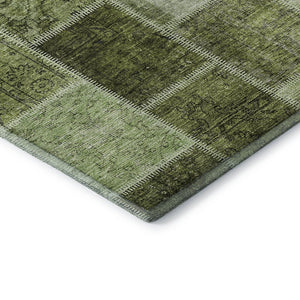 HomeRoots 8' Olive Green and Gray Patchwork Round Rug - Stylish, Durable, Washable with UV Protection for Home 664669