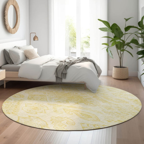HomeRoots 8' Gold and Ivory Moroccan Round Rug - Washable, UV Protected, Stain Resistant for Busy Homes! 664807