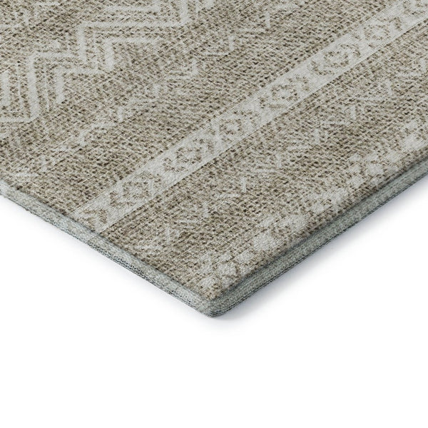 HomeRoots 8' Beige and Ivory Southwestern Washable Round Rug - Durable, UV-Protected, Easy-Care Design for Homes 665864
