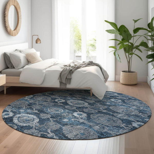 HomeRoots 8' Navy Blue and Gray Damask Round Rug - Stylish, Washable, UV-Protected for Any Room Décor! 666563
