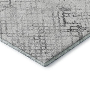 HomeRoots 8' Gray and Silver Geometric Round Rug - Washable, UV Protected, Stain Resistant for Modern Spaces 666641