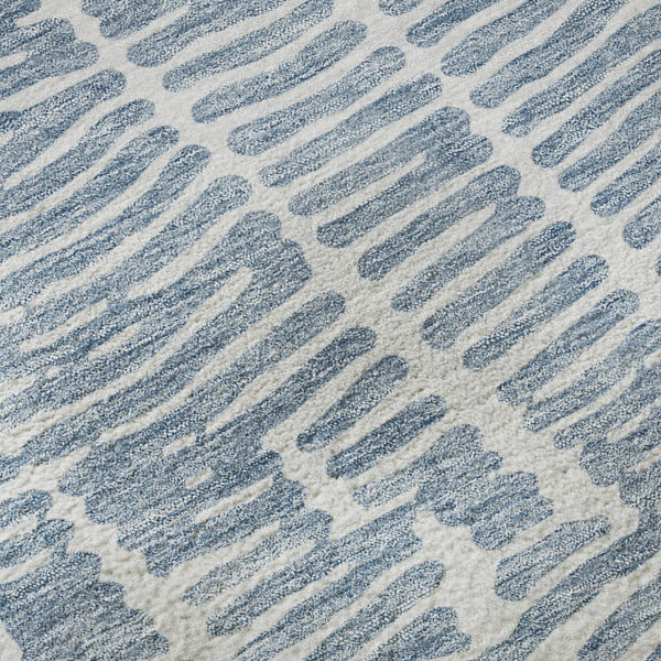 HomeRoots 8' Blue and Ivory Vermicular Round Rug - Washable, Stain Resistant, UV Protected for Stylish Living Spaces 666845