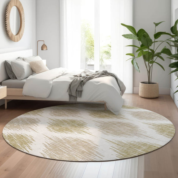 HomeRoots 8' Gold And Ivory Ikat Round Rug - Durable, Washable, UV-Protected Elegance for Modern Spaces 667476