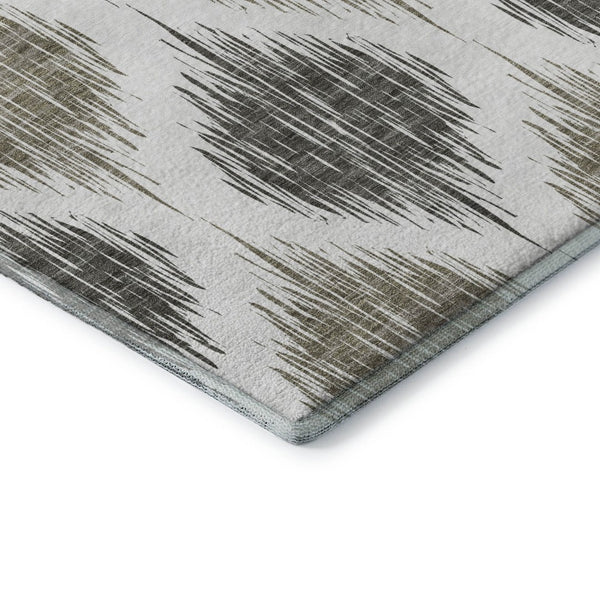 HomeRoots 8' Taupe and Ivory Ikat Round Rug – Washable, UV Protected, Stain Resistant for Active Homes & Style 667506