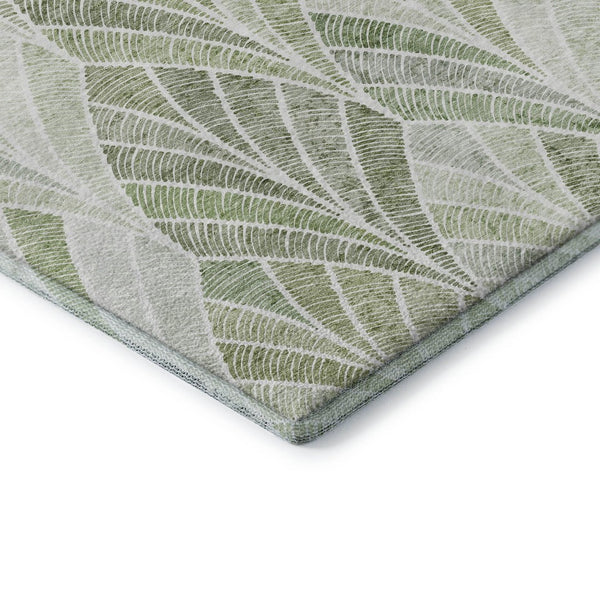 HomeRoots 8' Sage and Ivory Geometric Round Rug - Stylish, Washable, UV-Protected for Home & Outdoor Use 667620