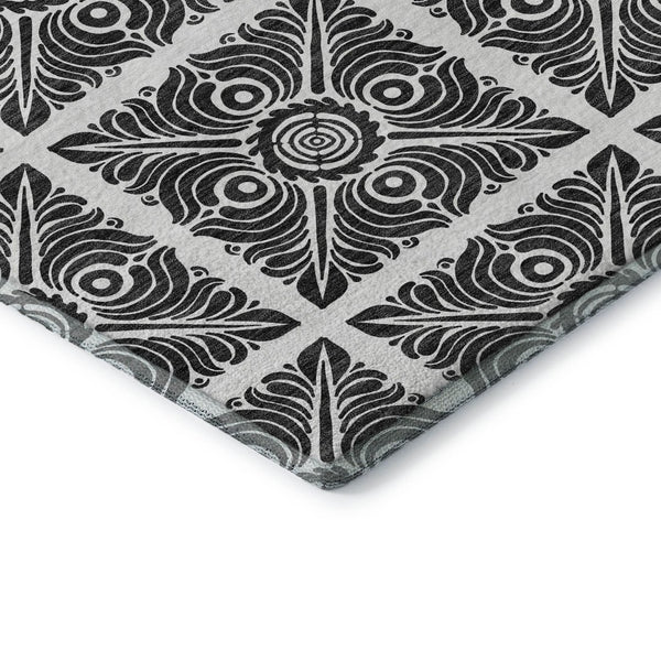 HomeRoots 8' Ivory and Black Medallion Washable Round Rug - Durable, Stylish, UV-Resistant, Easy Care Solution! 667774