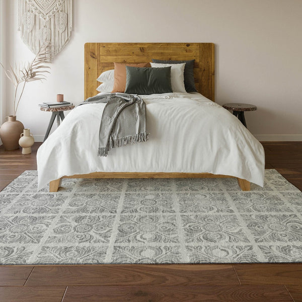 HomeRoots 8' X 10' Silver And Gray Medallion Area Rug – Washable, Stain-Resistant, UV Protected for Busy Homes 667787