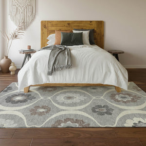 HomeRoots 5' X 8' Gray and Ivory Medallion Area Rug – Stylish, Washable, UV-Protected, Ideal for Busy Homes! 668049
