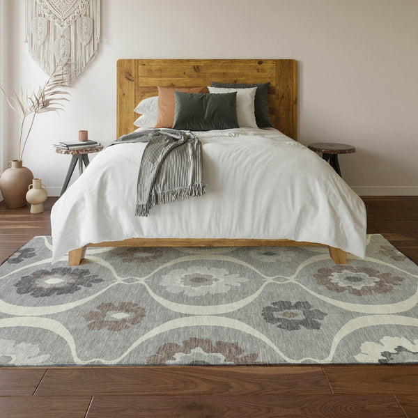 HomeRoots 5' X 8' Gray and Ivory Medallion Area Rug – Stylish, Washable, UV-Protected, Ideal for Busy Homes! 668049