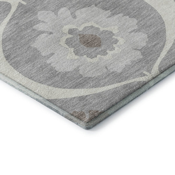 HomeRoots 8' Washable Gray and Ivory Medallion Round Rug - Durable, UV Protected, Perfect for Family Spaces! 668050