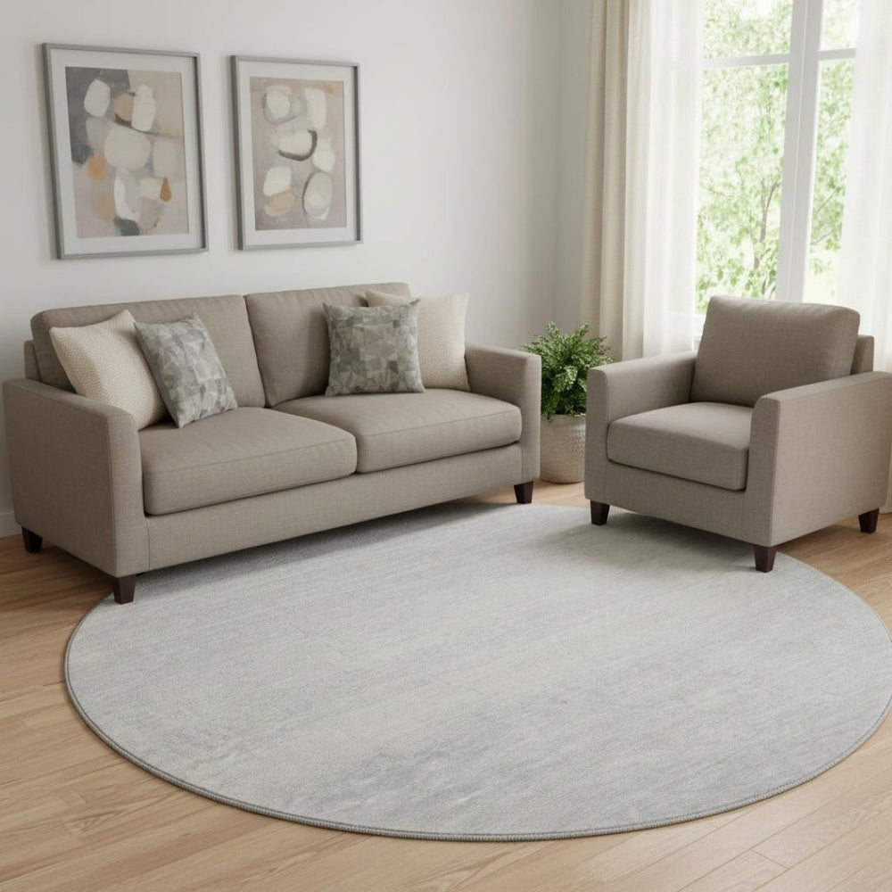 HomeRoots 8' Silver and Gray Striped Washable Round Rug - UV Protected, Durable, Pet & Kid Friendly Design! 668184