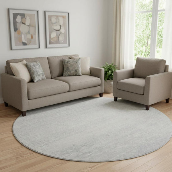 HomeRoots 8' Silver and Gray Striped Washable Round Rug - UV Protected, Durable, Pet & Kid Friendly Design! 668184
