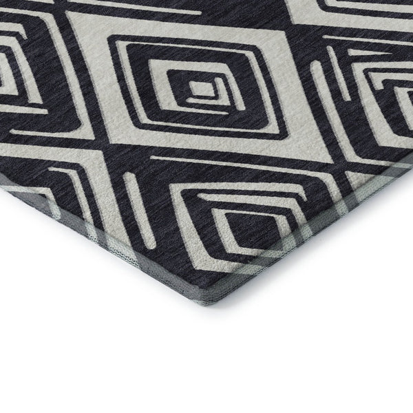 HomeRoots 8' Black and Ivory Geometric Round Rug - Washable, UV-Protected, Stain-Resistant for Modern Spaces 668382