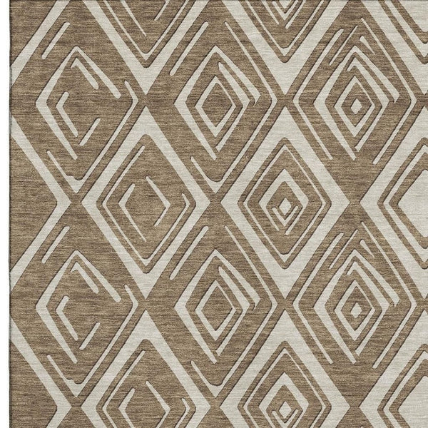 HomeRoots 5' Geometric Area Rug in Brown & Beige - Washable, UV Protected, Durable for Homes with Kids & Pets 668387