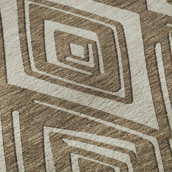 HomeRoots 8' Geometric Washable Round Rug in Brown & Beige - Durable, UV Protected, Perfect for High-Traffic Areas 668388