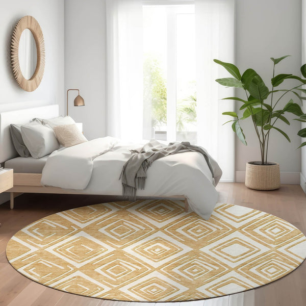 HomeRoots 8' Gold And Ivory Geometric Round Rug - Durable, Washable, UV Protected for Modern Homes & Patios 668394