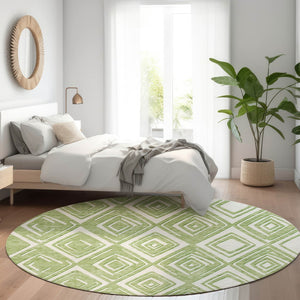 HomeRoots 8' Green and Ivory Geometric Round Washable Rug with UV Protection - Modern, Soft, Durable Design 668400