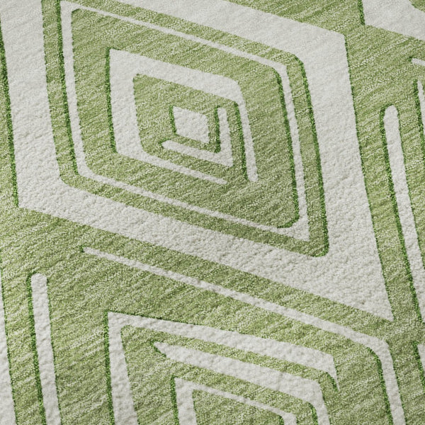 HomeRoots 8' Green and Ivory Geometric Round Washable Rug with UV Protection - Modern, Soft, Durable Design 668400