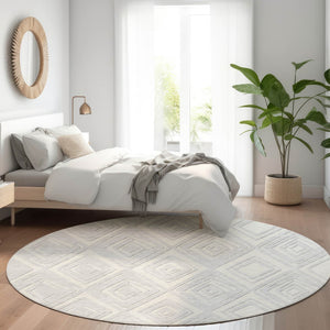 HomeRoots 8' Silver and Ivory Geometric Round Rug - Washable, UV-Protected, Durable for High-Traffic Areas 668448