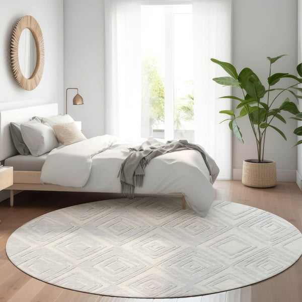 HomeRoots 8' Silver and Ivory Geometric Round Rug - Washable, UV-Protected, Durable for High-Traffic Areas 668448