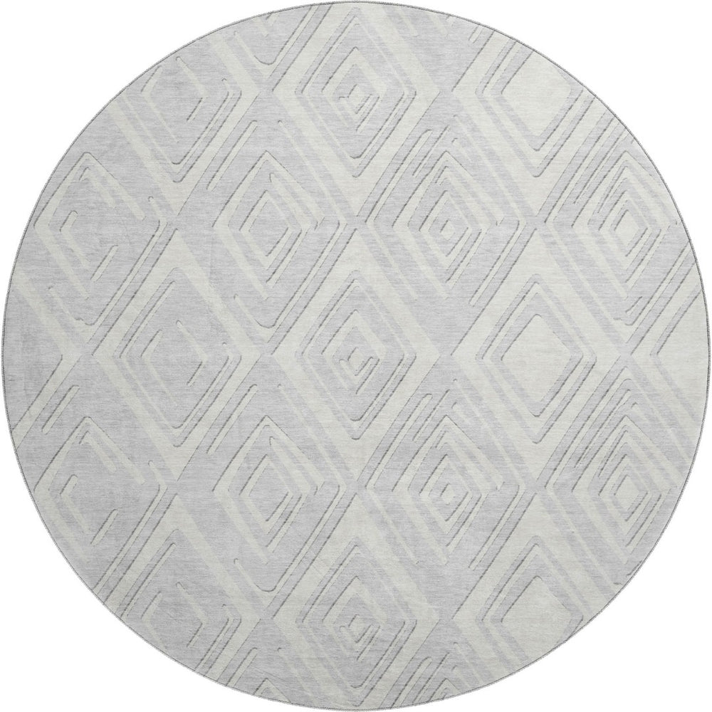 HomeRoots 8' Silver and Ivory Geometric Round Rug - Washable, UV-Protected, Durable for High-Traffic Areas 668448