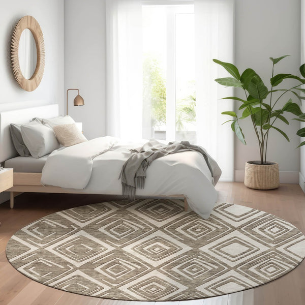 HomeRoots 8' Taupe and Beige Geometric Round Rug - Washable, Stain Resistant, UV Protected for Busy Homes 668454
