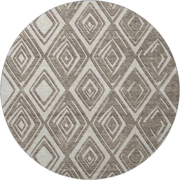 HomeRoots 8' Taupe and Beige Geometric Round Rug - Washable, Stain Resistant, UV Protected for Busy Homes 668454