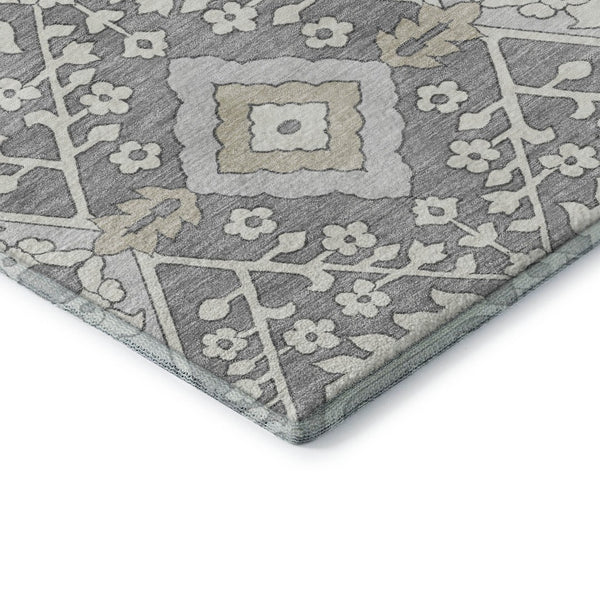 HomeRoots 8' Gray and Ivory Floral Round Rug - Washable, UV Protected, Durable & Stain-Resistant Design! 668510