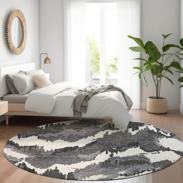 HomeRoots 8' Black And Ivory Abstract Round Rug - Stylish, Washable, UV-Protected for Busy Homes & Spaces 668624
