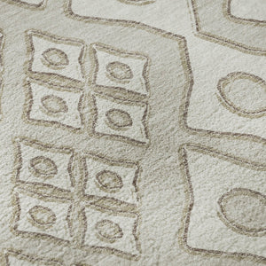 HomeRoots 5' X 8' Beige And Ivory Geometric Area Rug - Washable, UV Protected, Stylish & Durable for Homes 668702