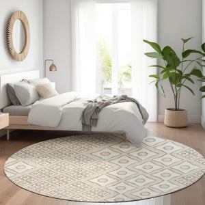 HomeRoots 8' Washable Beige & Ivory Geometric Round Rug with UV Protection - Stylish & Stain-Resistant Design 668703
