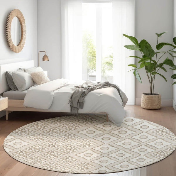 HomeRoots 8' Washable Beige & Ivory Geometric Round Rug with UV Protection - Stylish & Stain-Resistant Design 668703