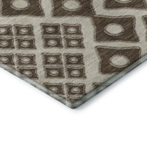 HomeRoots 5' Brown & Beige Geometric Area Rug – Washable, UV Protected, Stain-Resistant, Perfect for Any Room! 668714