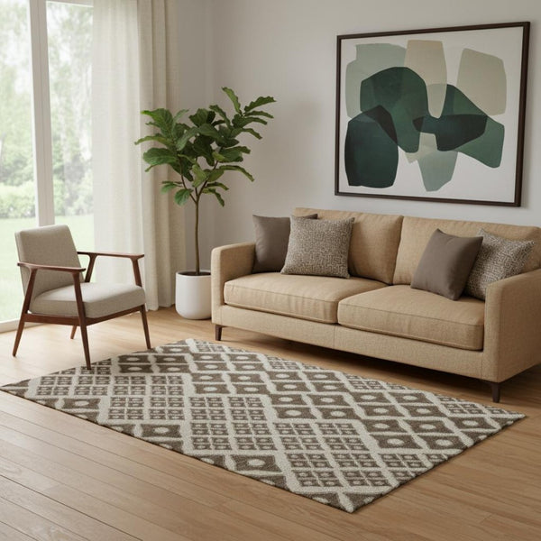 HomeRoots 5' Brown & Beige Geometric Area Rug – Washable, UV Protected, Stain-Resistant, Perfect for Any Room! 668714