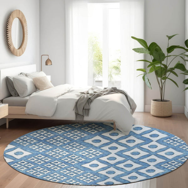 HomeRoots 8' Denim Blue and Silver Geometric Round Rug - Washable, UV Protected, Perfect for Modern Spaces! 668721