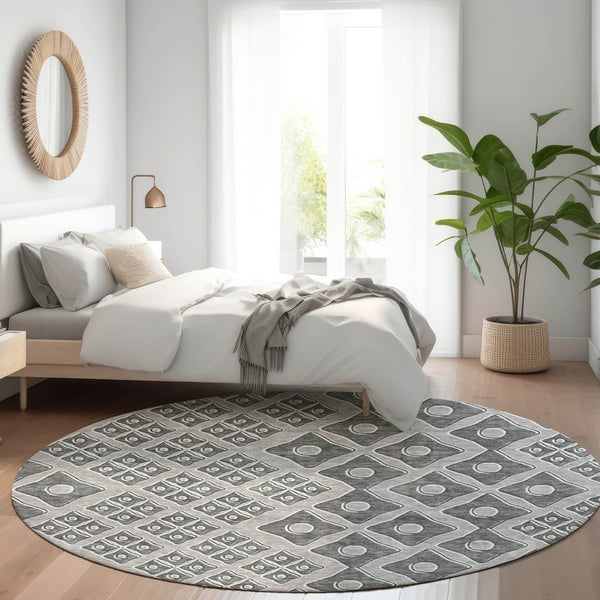 HomeRoots 8' Gray and Charcoal Geometric Round Rug - Washable, UV Protected, Durable for Kids and Pets! 668727