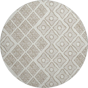 HomeRoots 8' Ivory and Beige Geometric Round Rug - Washable, UV Resistant, Perfect for High-Traffic Areas 668733