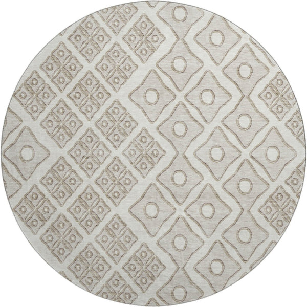 HomeRoots 8' Ivory and Beige Geometric Round Rug - Washable, UV Resistant, Perfect for High-Traffic Areas 668733