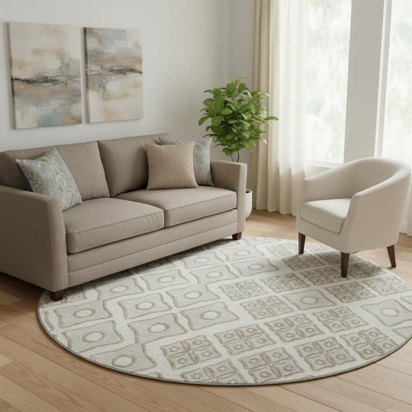 HomeRoots 8' Ivory and Beige Geometric Round Rug - Washable, UV Resistant, Perfect for High-Traffic Areas 668733