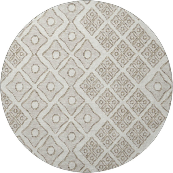 HomeRoots 8' Ivory and Beige Geometric Round Rug - Washable, UV Resistant, Perfect for High-Traffic Areas 668733