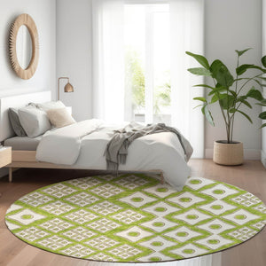 HomeRoots 8' Vibrant Lime Green & Ivory Geometric Round Rug - Washable, UV-Protected, Perfect for High-Traffic Homes 668739